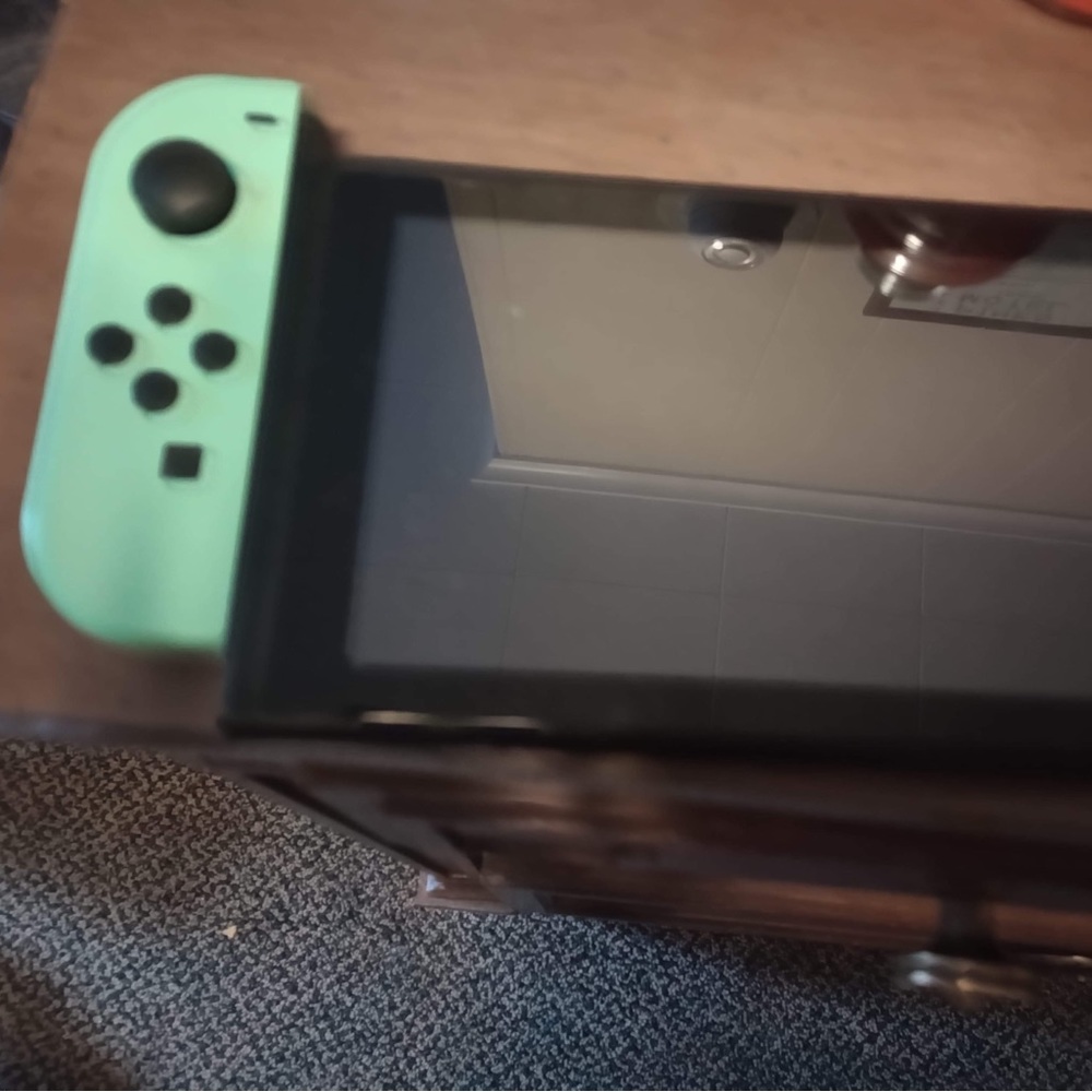 Nintendo Switch - Picture 3 of 3